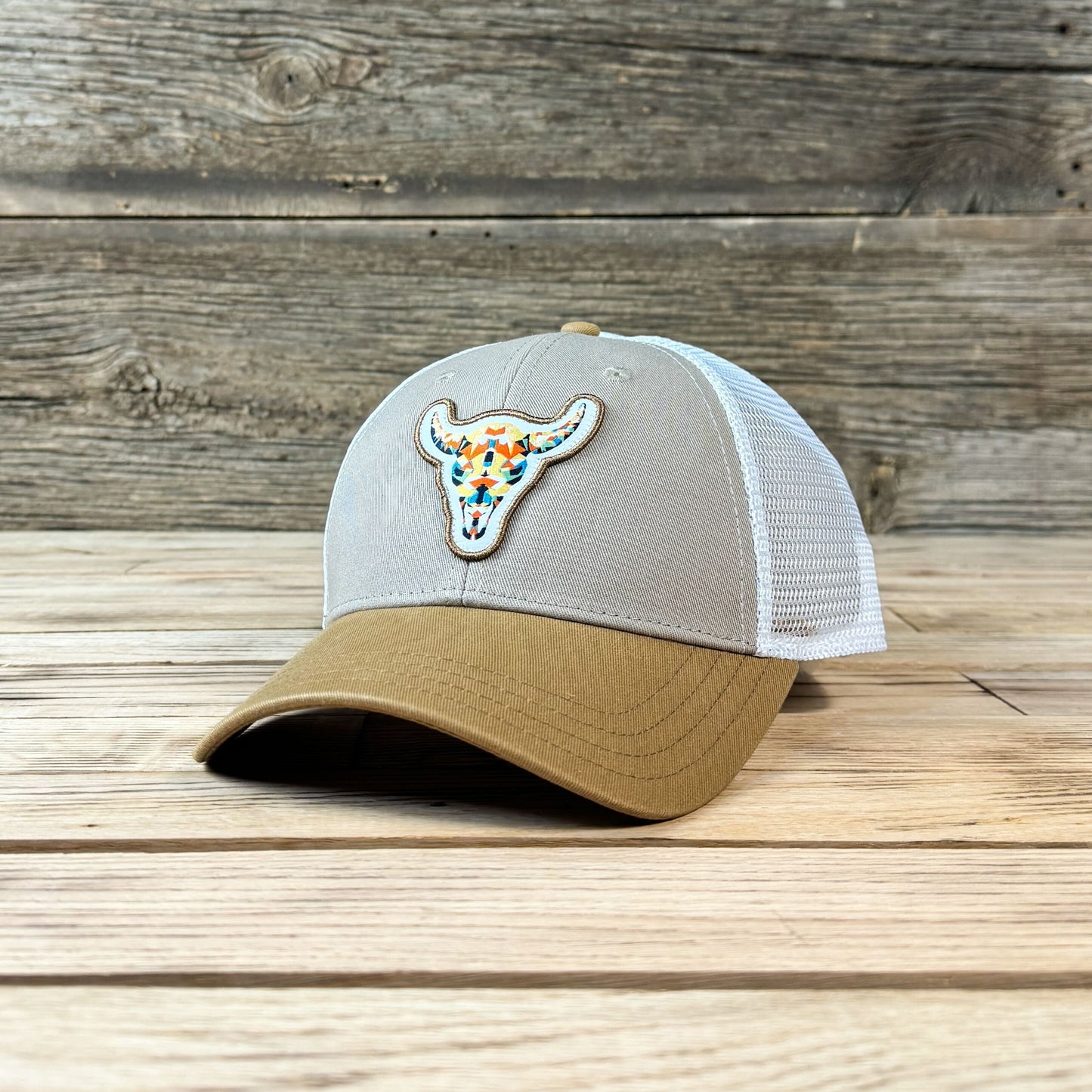 Surf Wyoming® Geode Skull Trucker - Latte/White