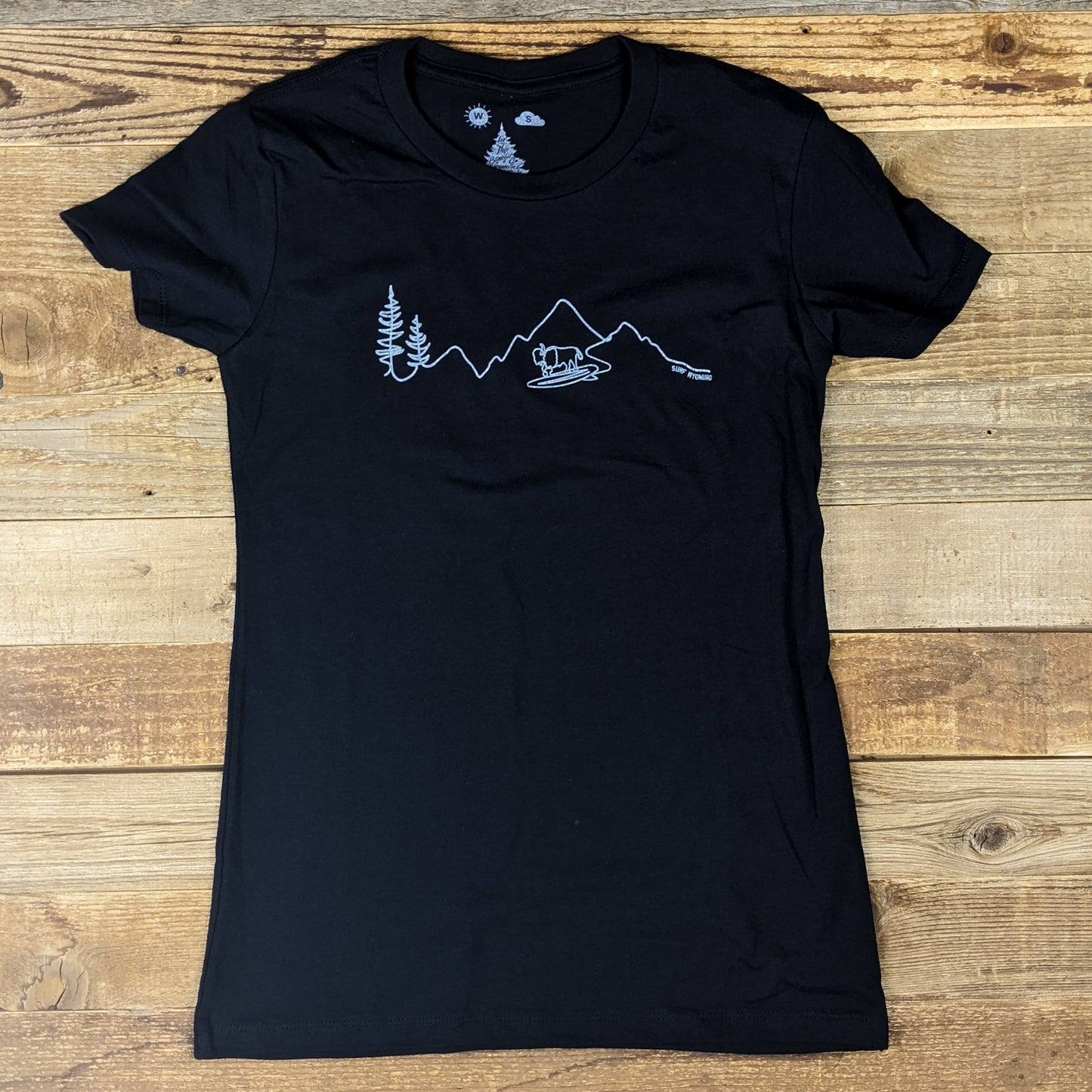 Women's Surf Wyoming® Akah! One Line Tee - Black