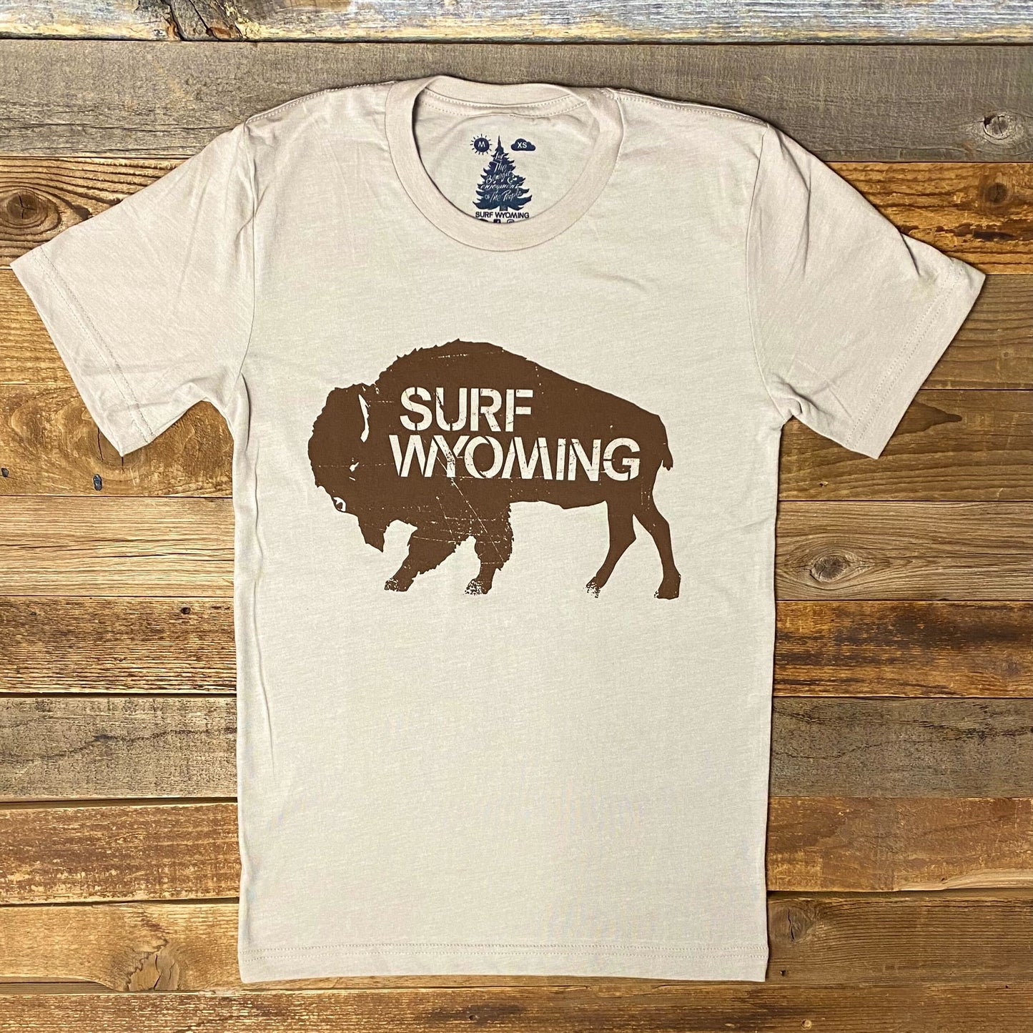 Men's Surf Wyoming® Brick Red Bison Logo Tee - Khaki