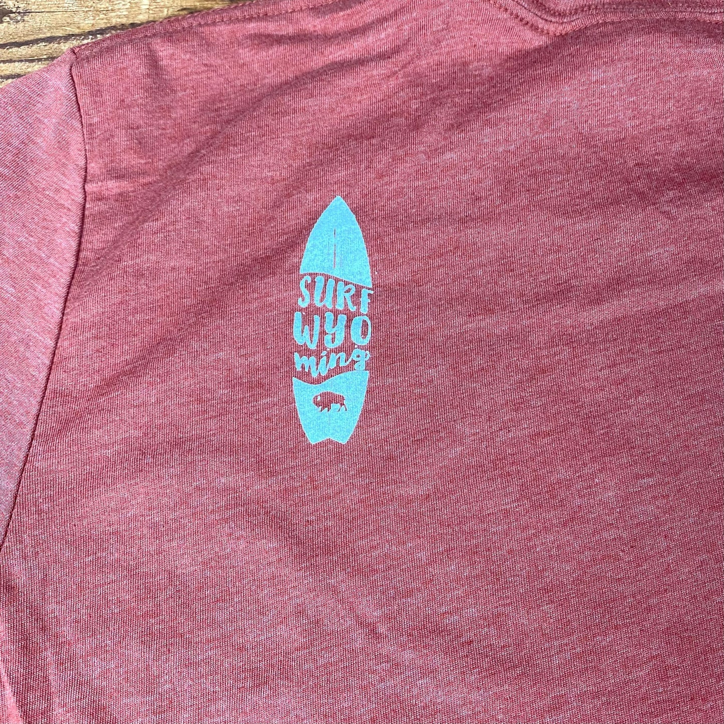 Surf Wyoming® GLASSY Bison Tee - Heather Clay