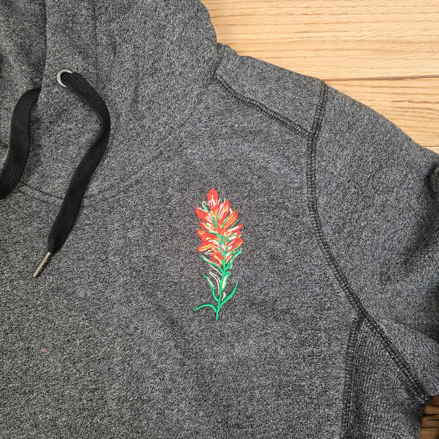 Surf Wyoming® Ladies Indian paintbrush hoodie twisted black