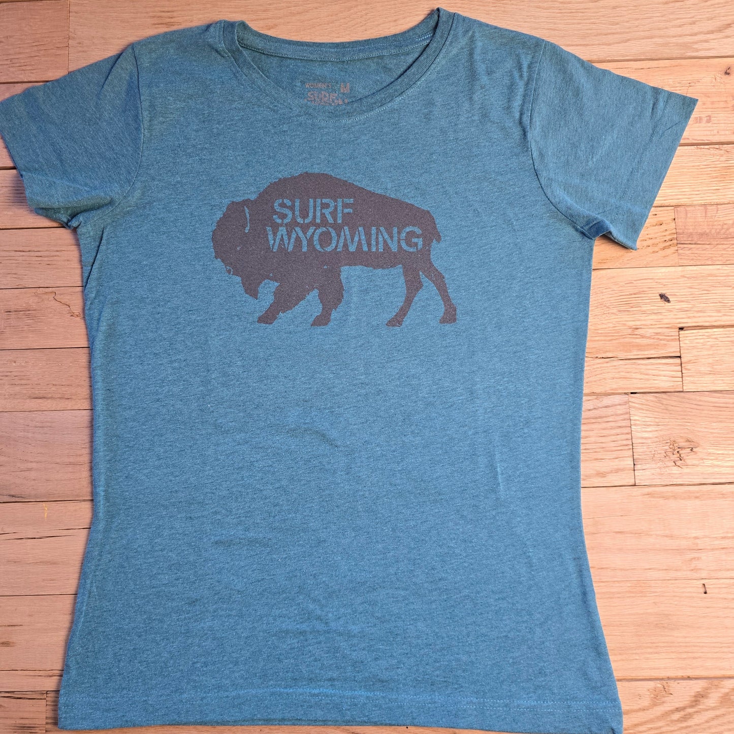 Women's Surf Wyoming® Original Bison Ladies tee-surf blackout
