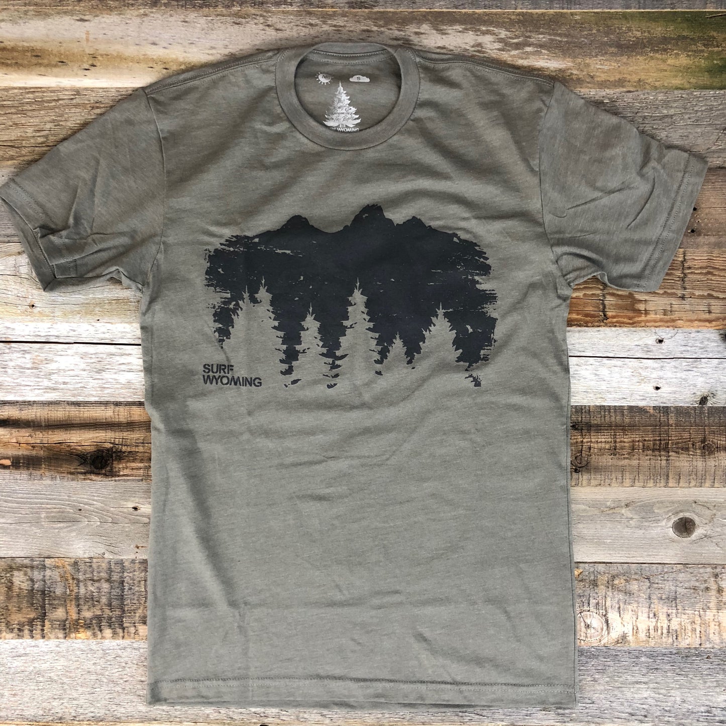Surf Wyoming-Men's SURF WYOMING® Timberline Tee - Warm Grey-
