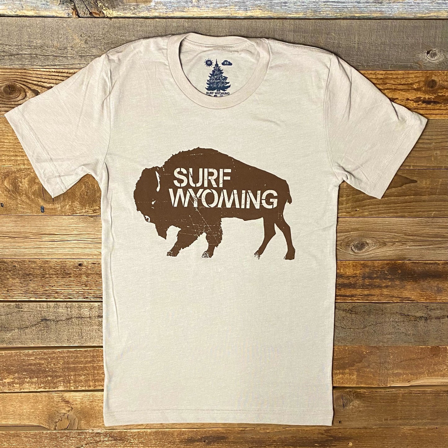 Men's Surf Wyoming® Brick Red Bison Tee - Khaki