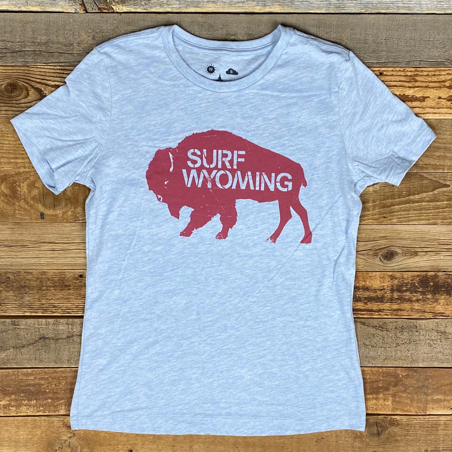 Women's Surf Wyoming® Scarlet Bison Logo Tee - Heather Sky Blue