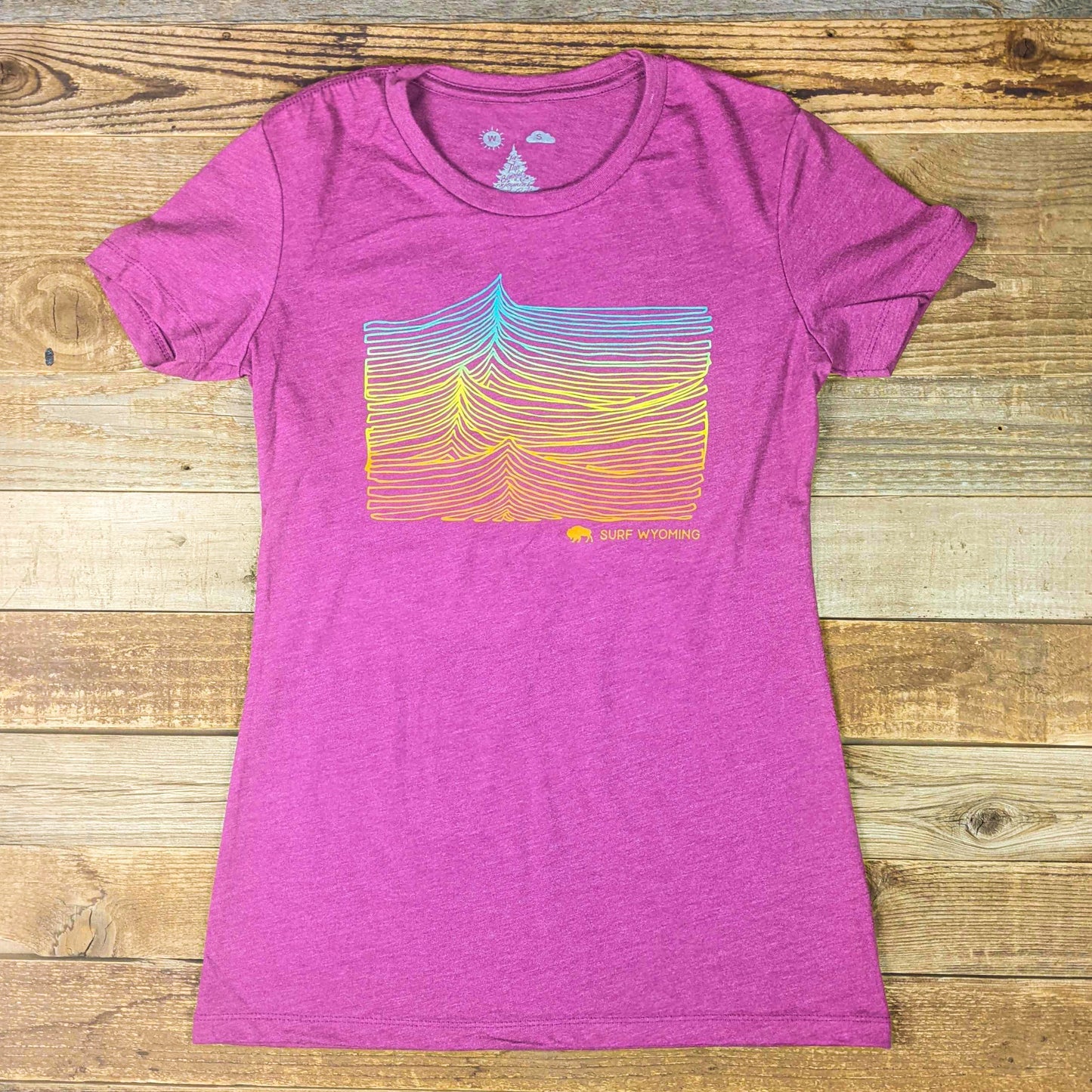 Women's Surf Wyoming® Ridgeline Fitted Tee - Lush