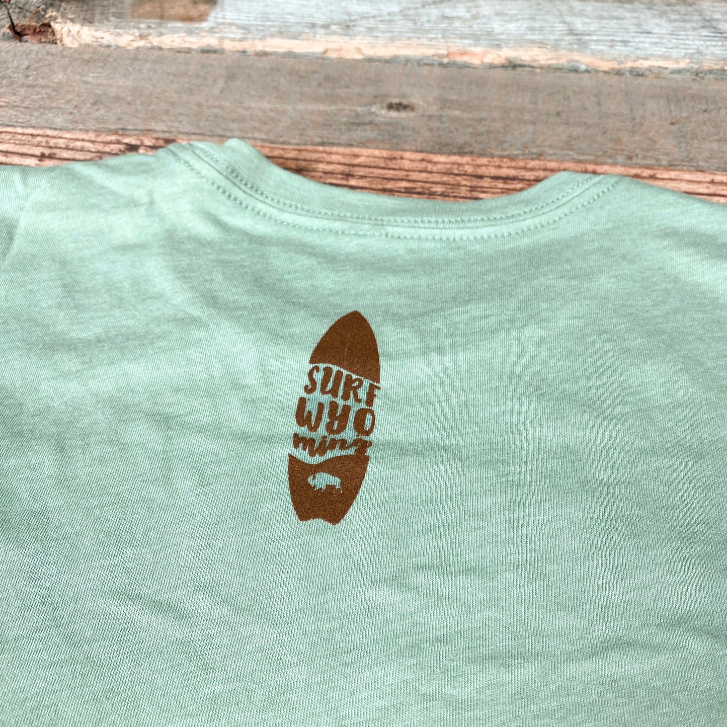 Women's Surf Wyoming® Gee'ode Logo Bison Tee [relaxed fit] - Heather Sage